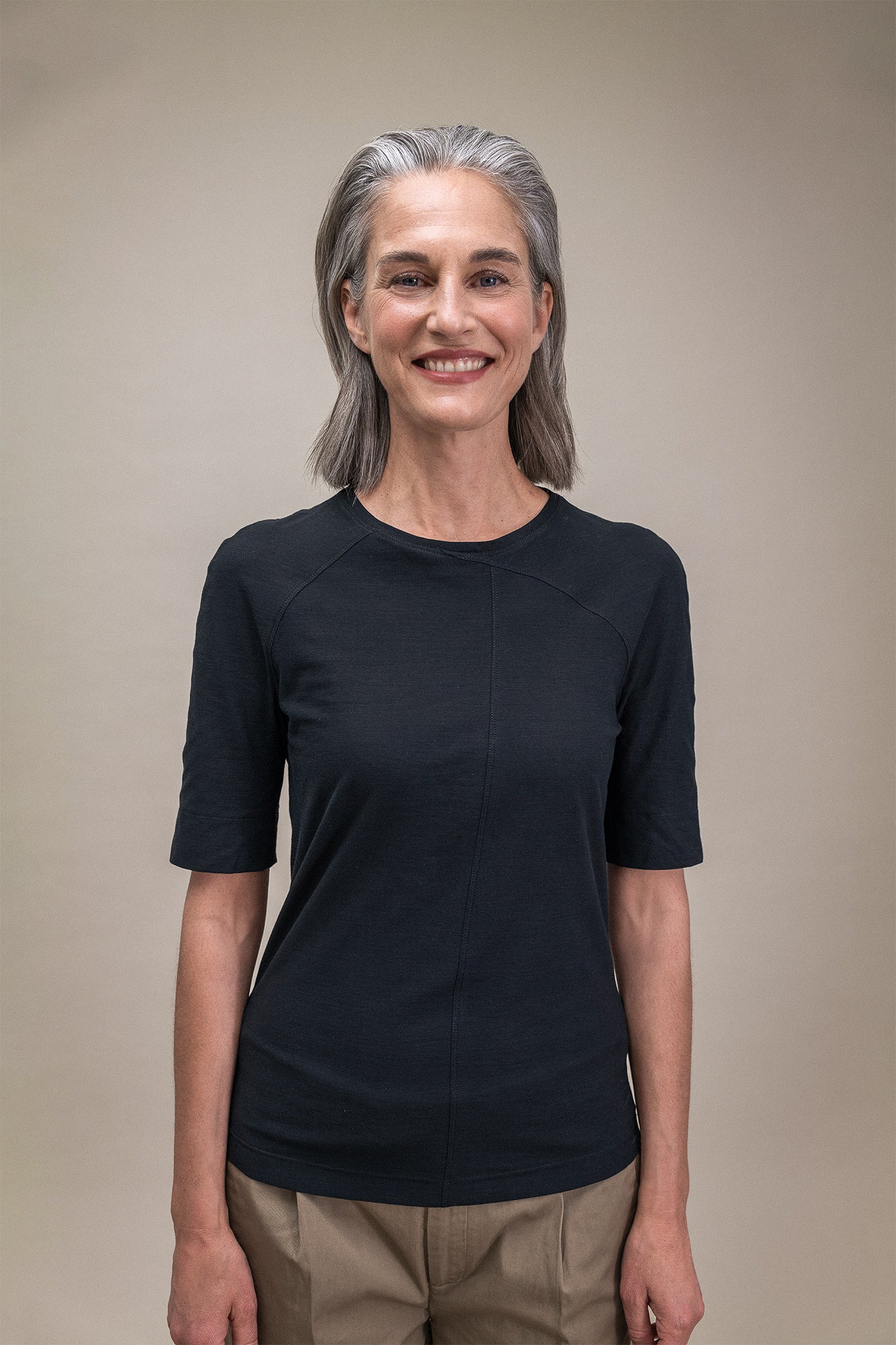 Fitted T-Shirt Black with Raglan Shoulders