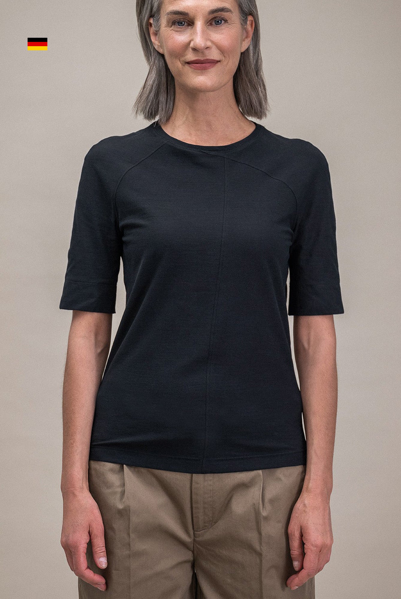 女士修身黑色插肩T恤