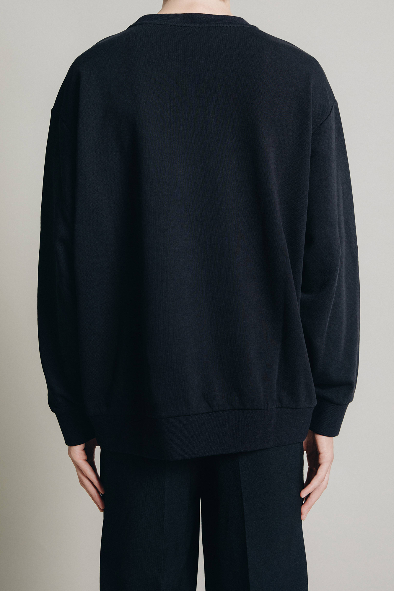 One Sweat Schwarzer Pullover aus Bio-Baumwolle