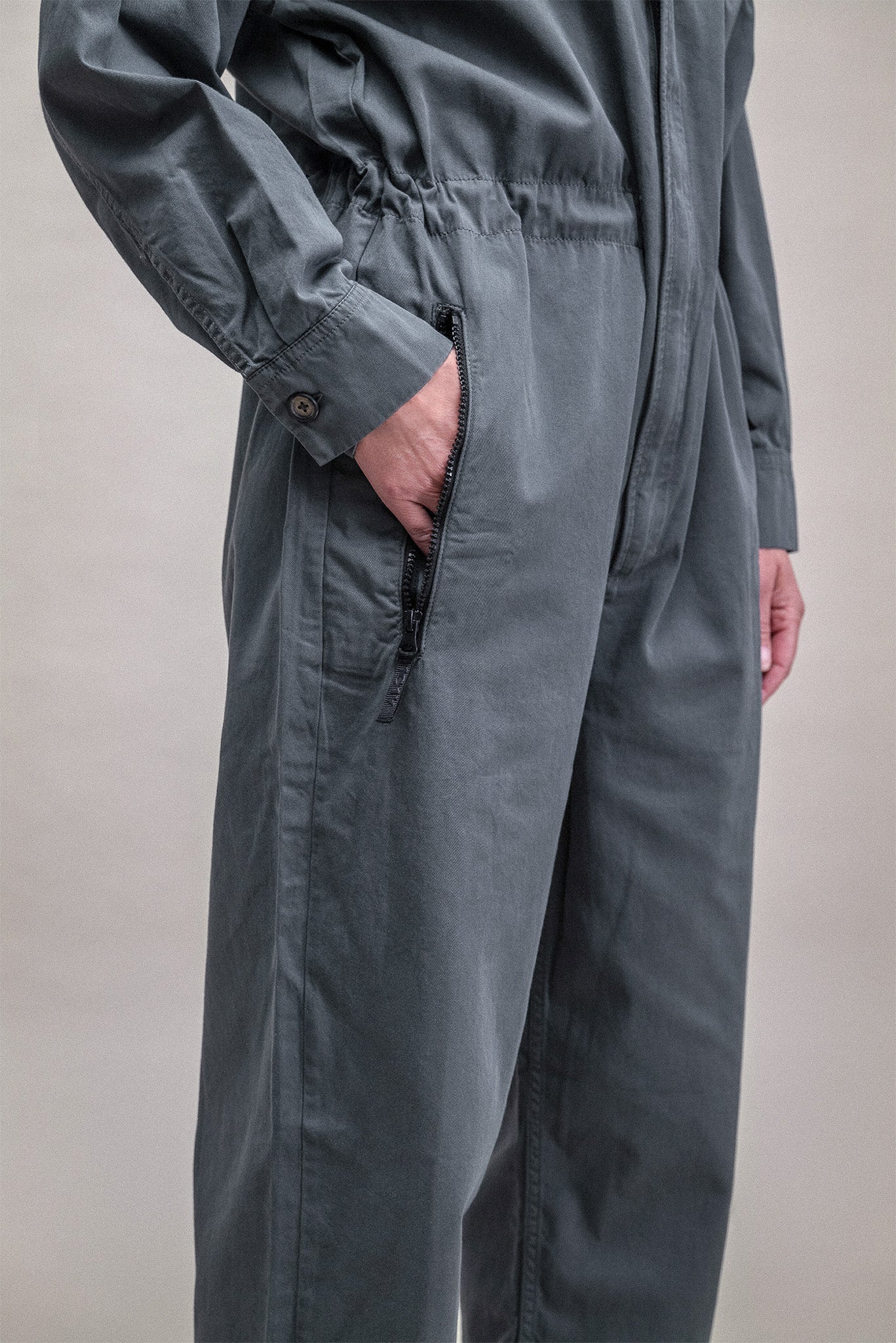 One Overall Salbei Jumpsuit mit Taschen