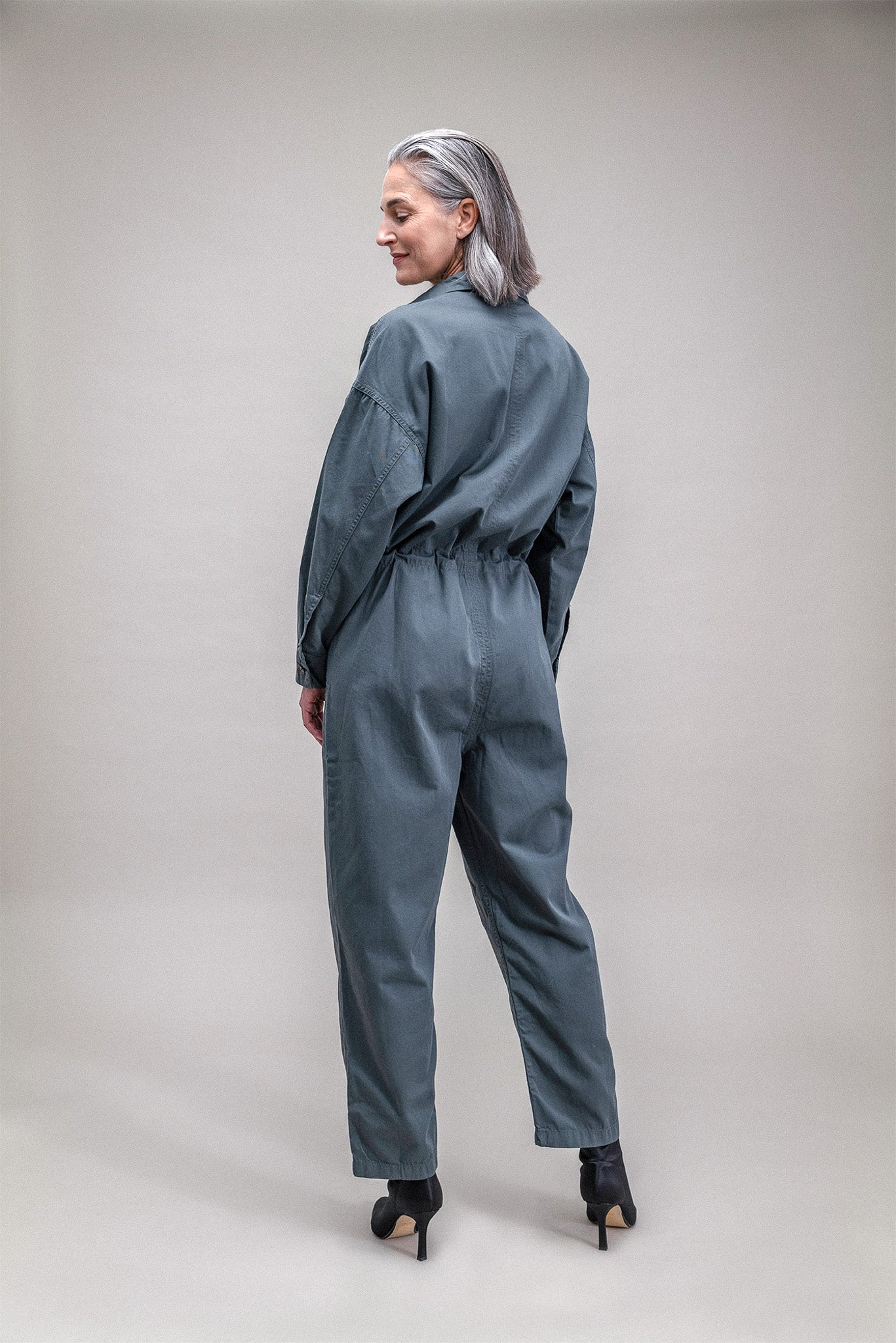 One Overall Salbei Jumpsuit mit Taschen