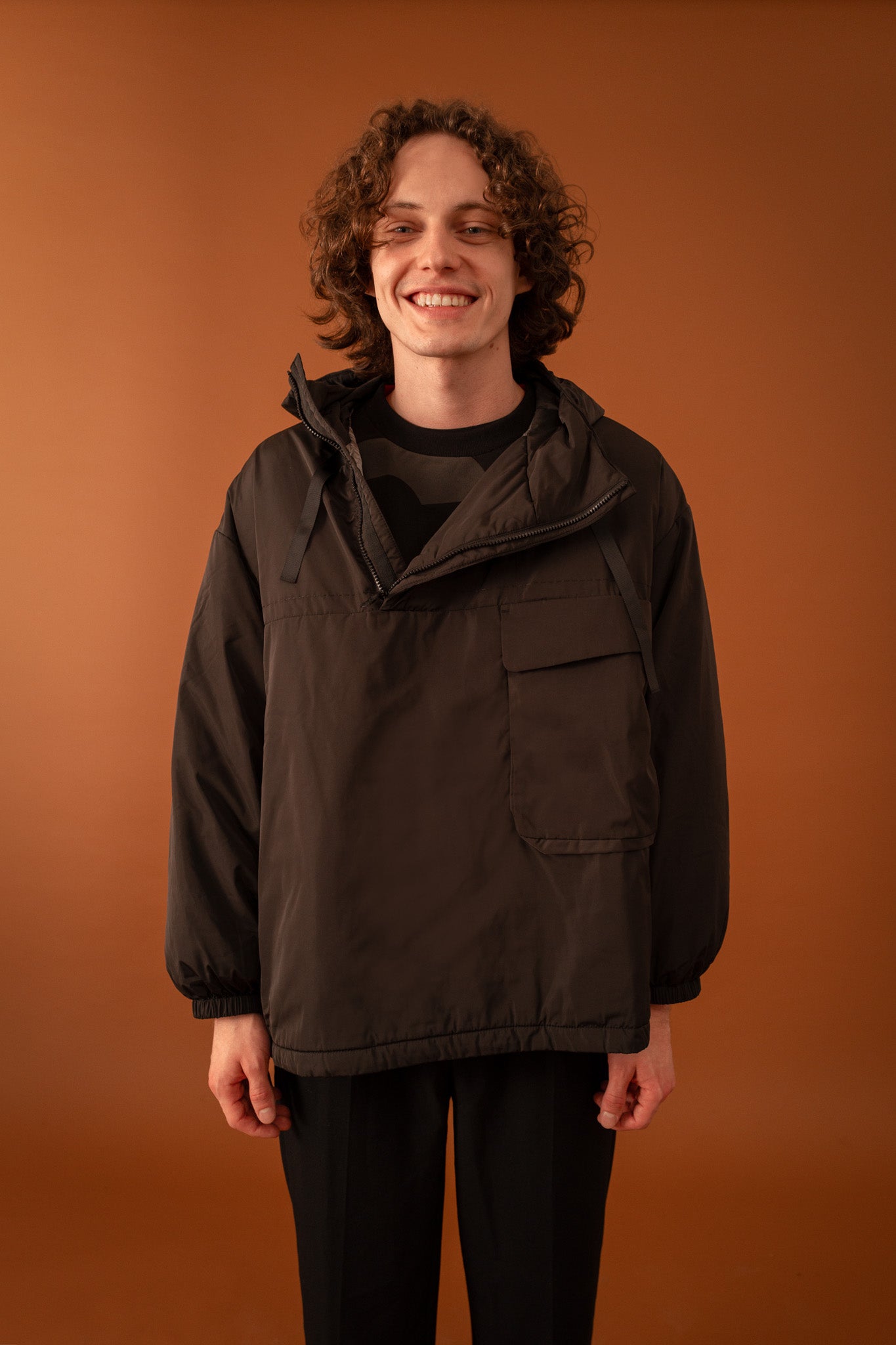 One Anorak in Rucksack faltbare Jacke in Grau