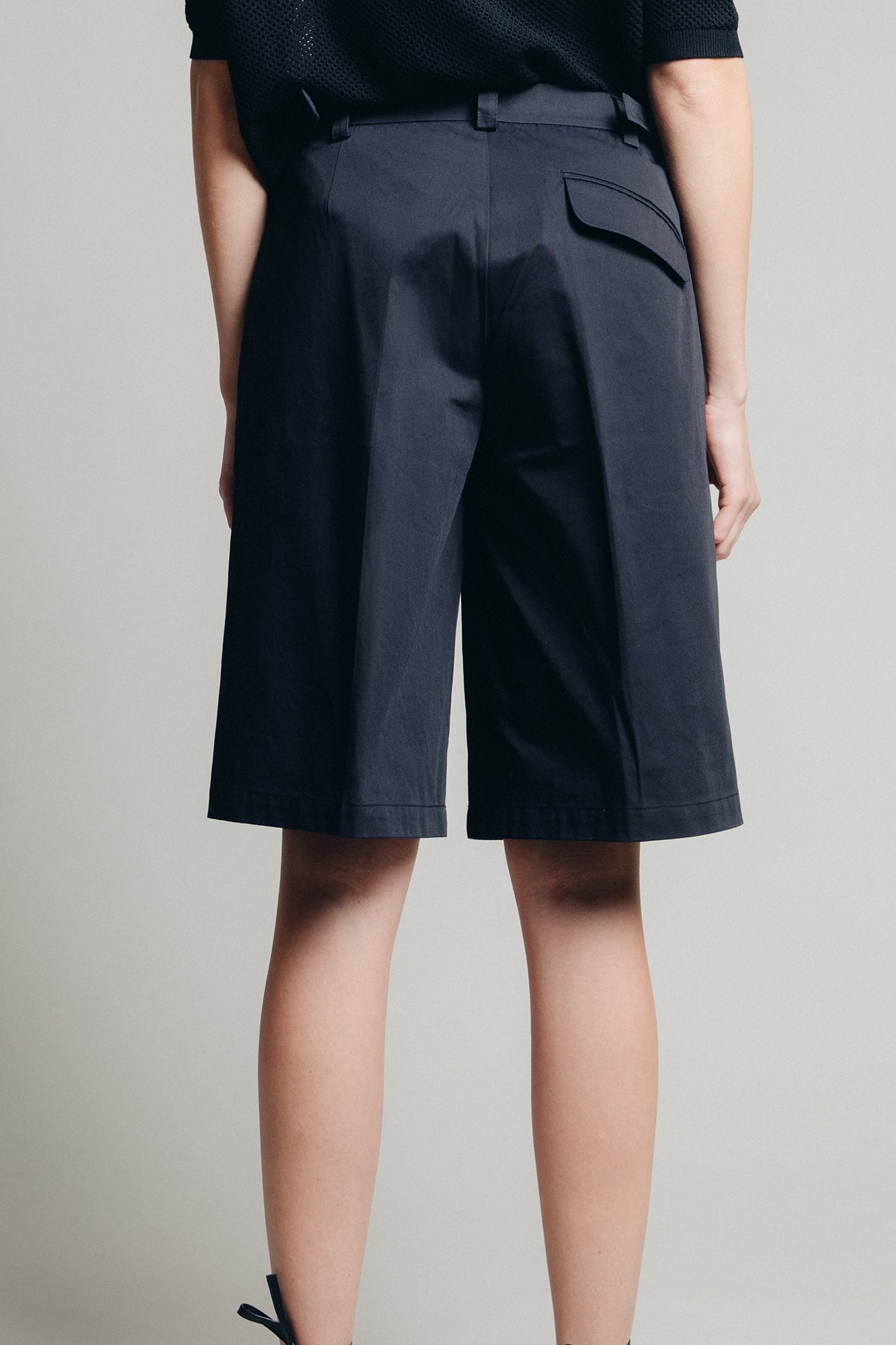 One Shorts in Paper Touch Cotton Black
