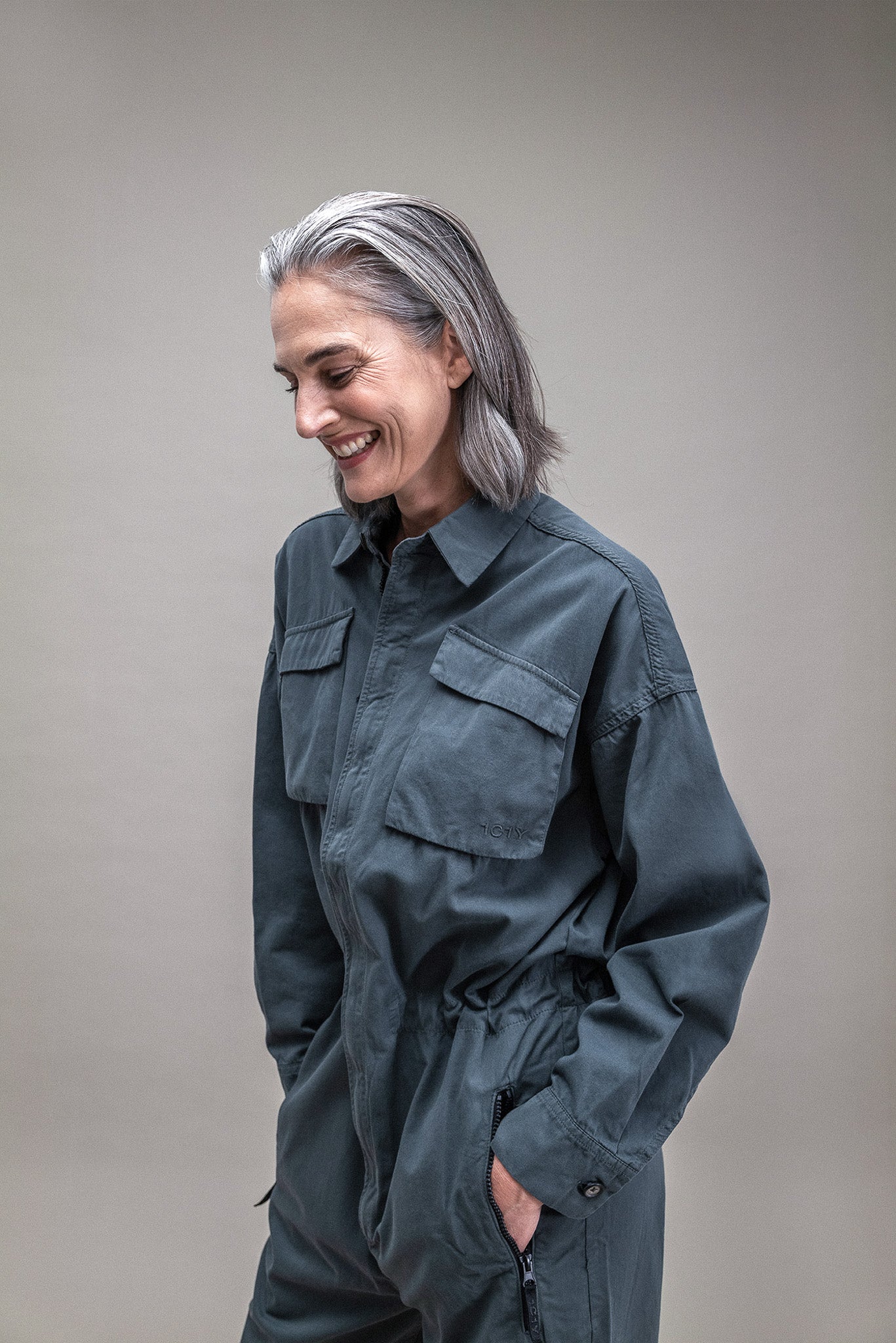 One Overall Salbei Jumpsuit mit Taschen