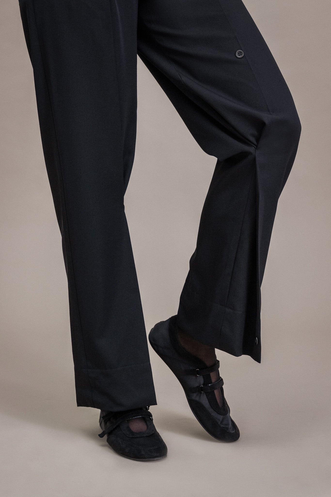 Wide - Leg Wool Trousers for Women in Black - 1C1Y | One Child One Year